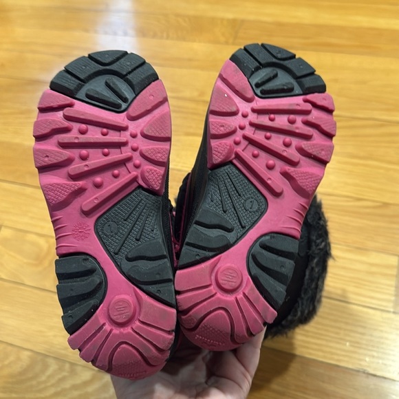 Kamik girls winter snow boots size 1. - Picture 4 of 5